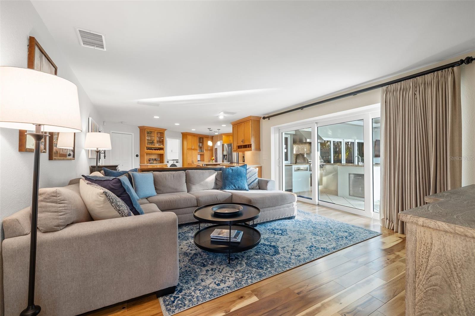 935 EDEN ISLE DR NE, ST PETERSBURG, FL, 33704