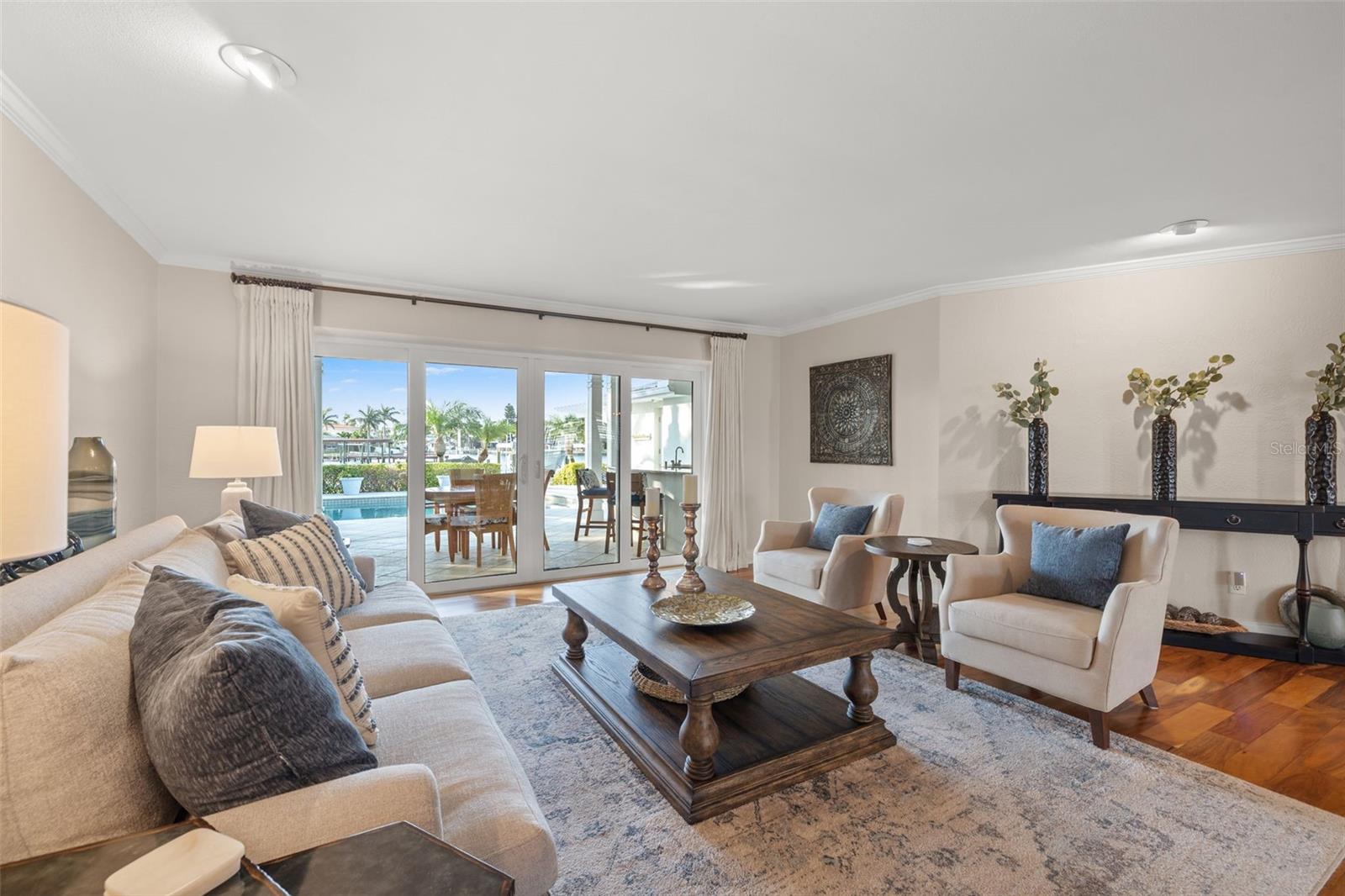 935 EDEN ISLE DR NE, ST PETERSBURG, FL, 33704