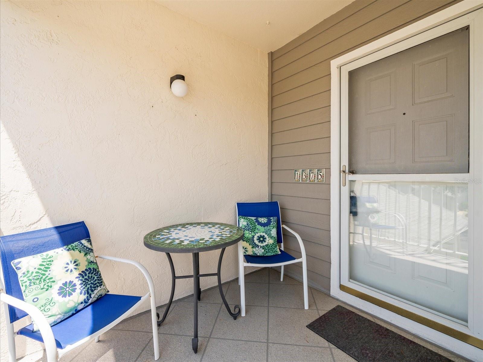 Front Porch/Entrance