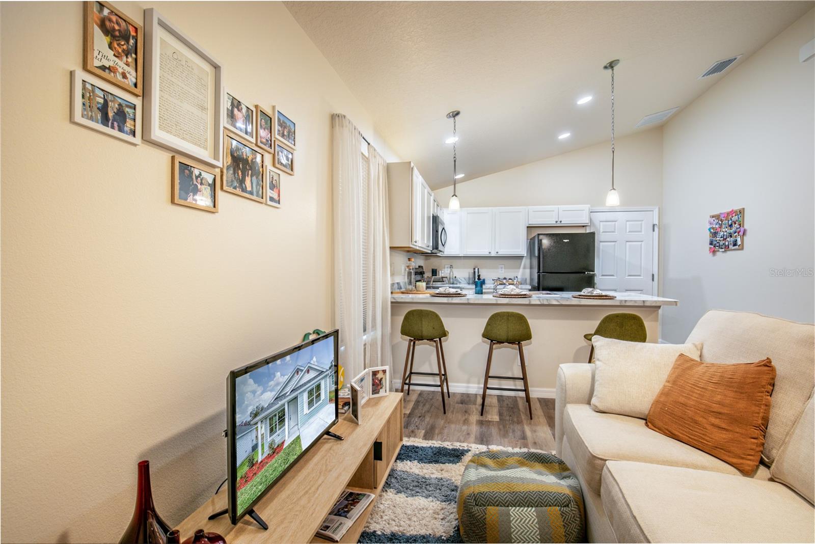 1282 COTTAGE CIR, TAVARES, FL, 32778