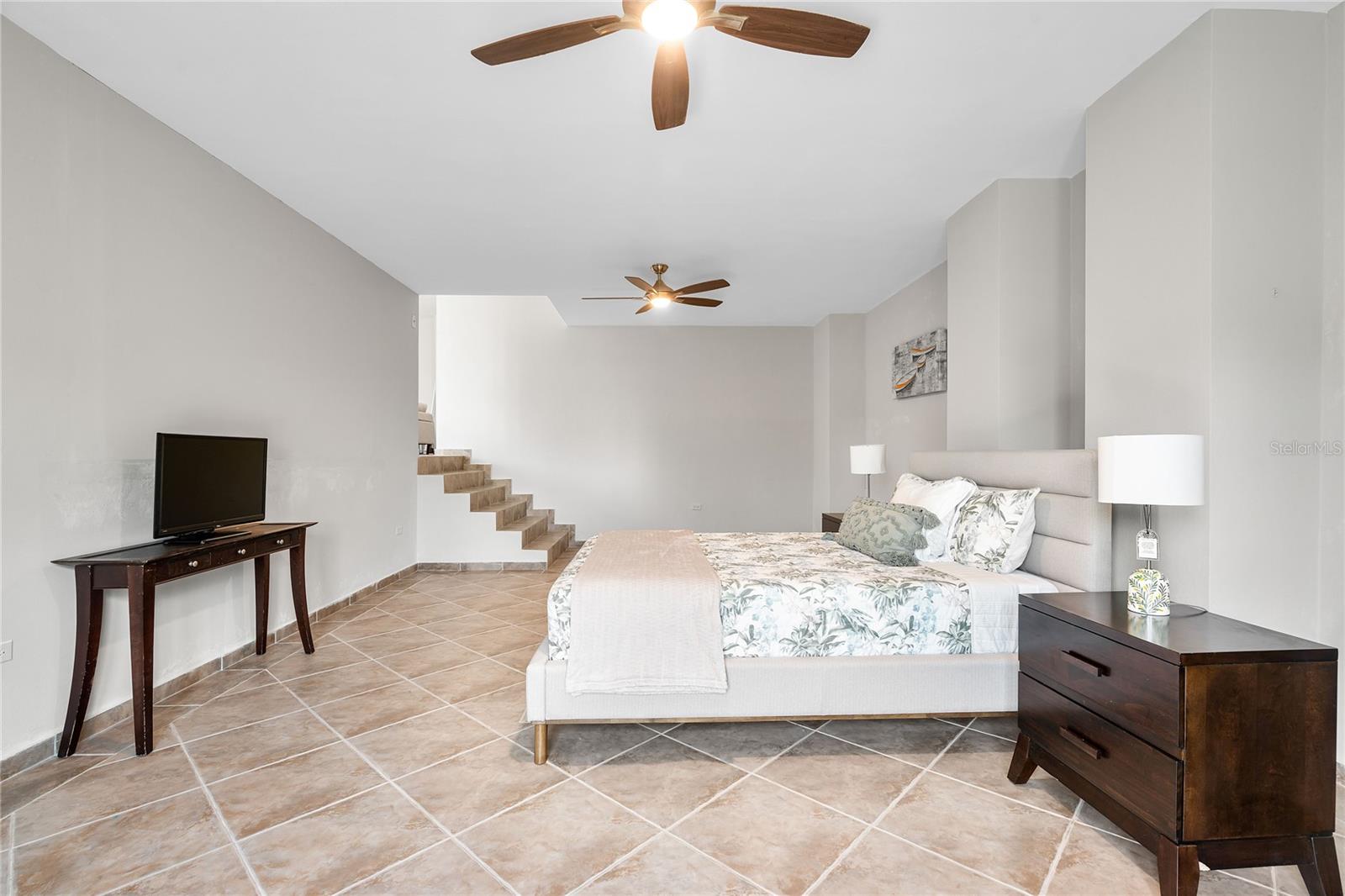 PR9112888 Property Photo