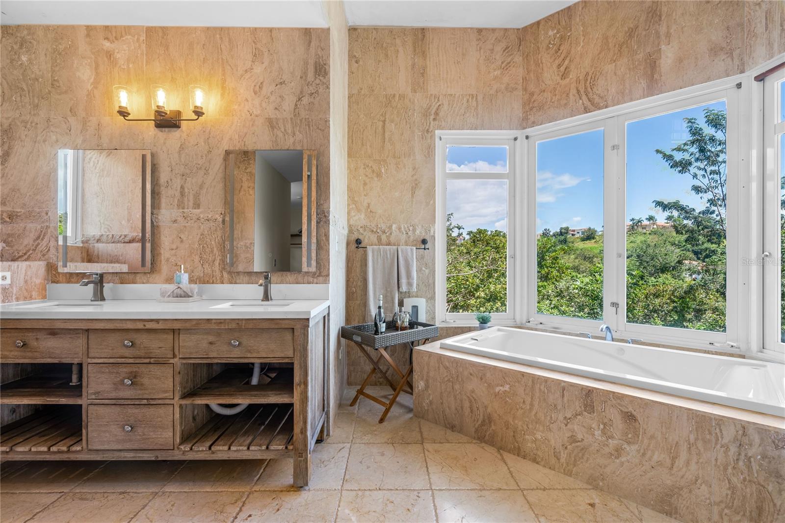 PR9112888 Property Photo