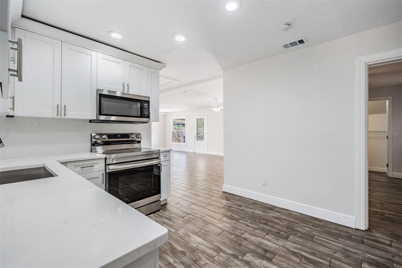 805 E ELM ST, TAMPA, FL, 33604