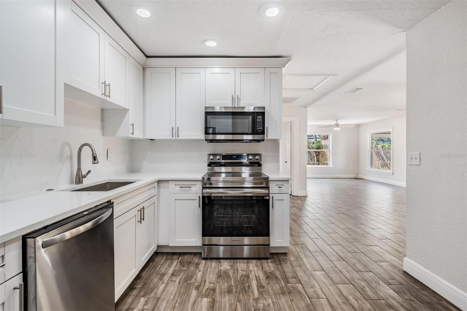 805 E ELM ST, TAMPA, FL, 33604