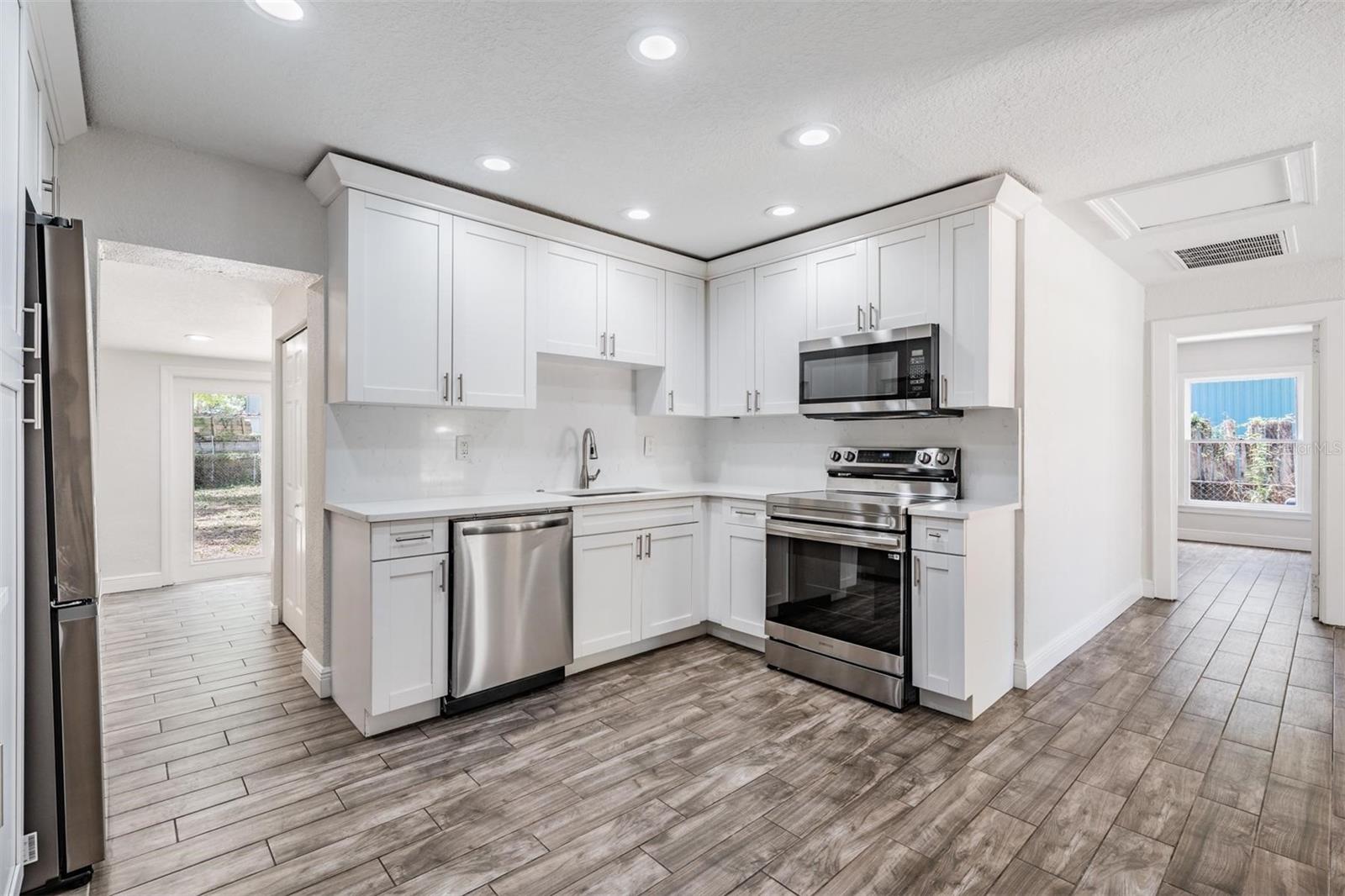 805 E ELM ST, TAMPA, FL, 33604
