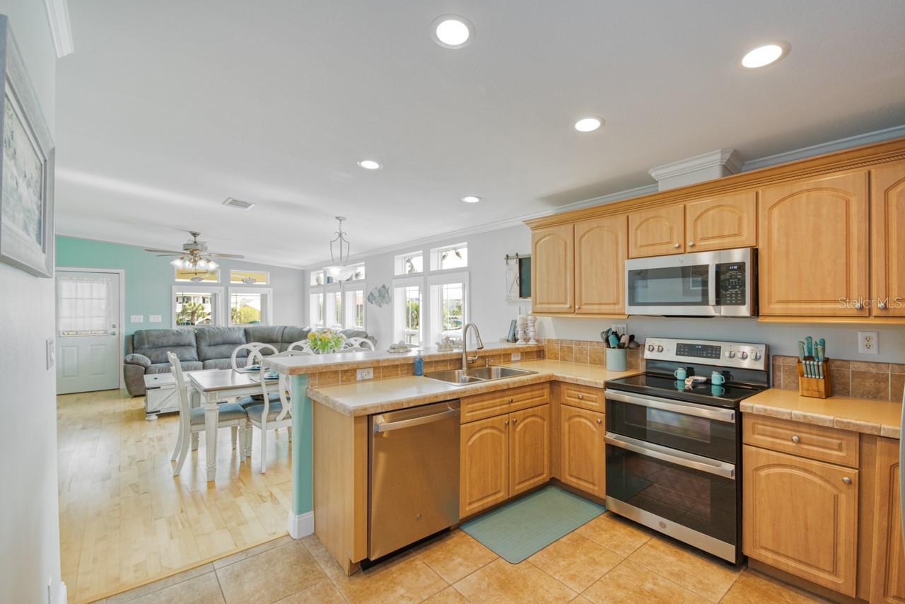 30 CONNIE DR, CRAWFORDVILLE, FL, 32327