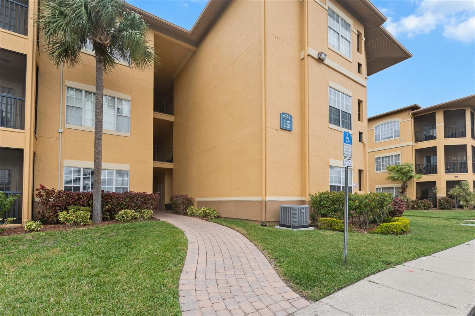 4305 BAYSIDE VILLAGE DR #104, TAMPA, FL, 33615
