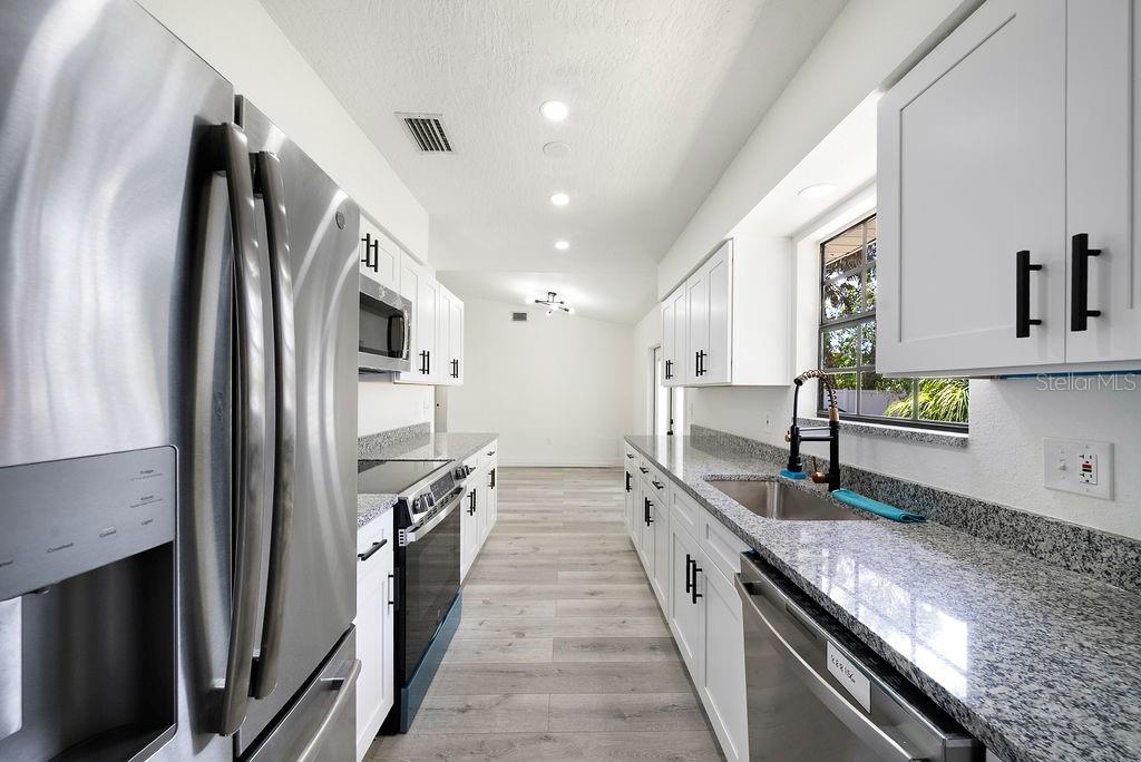 682 DE GROODT RD SW, PALM BAY, FL, 32908