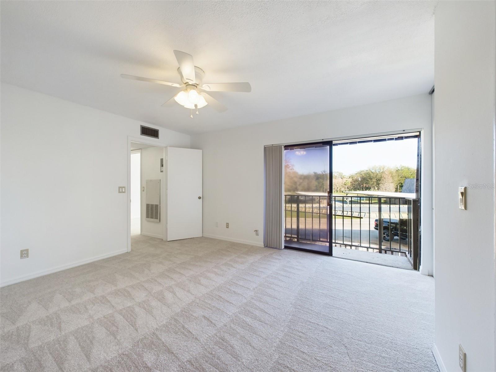 1009 ROYAL OAK BLVD, LEESBURG, FL, 34748