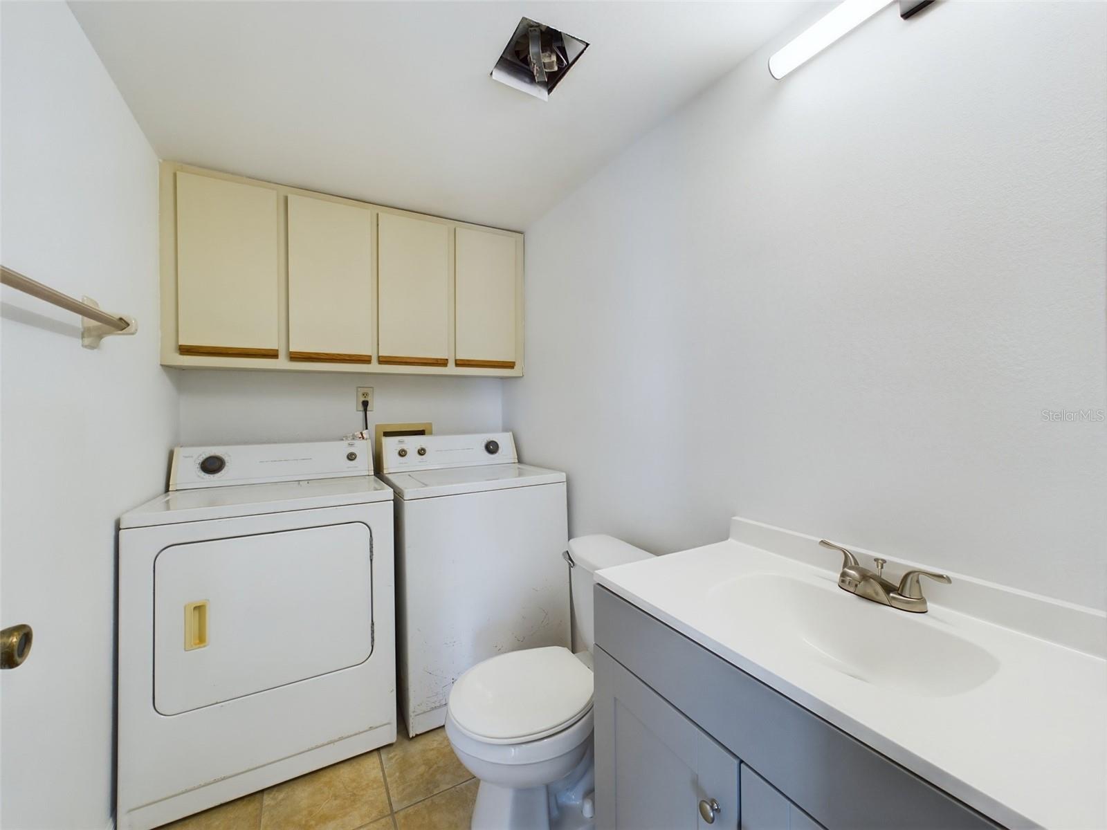 1009 ROYAL OAK BLVD, LEESBURG, FL, 34748