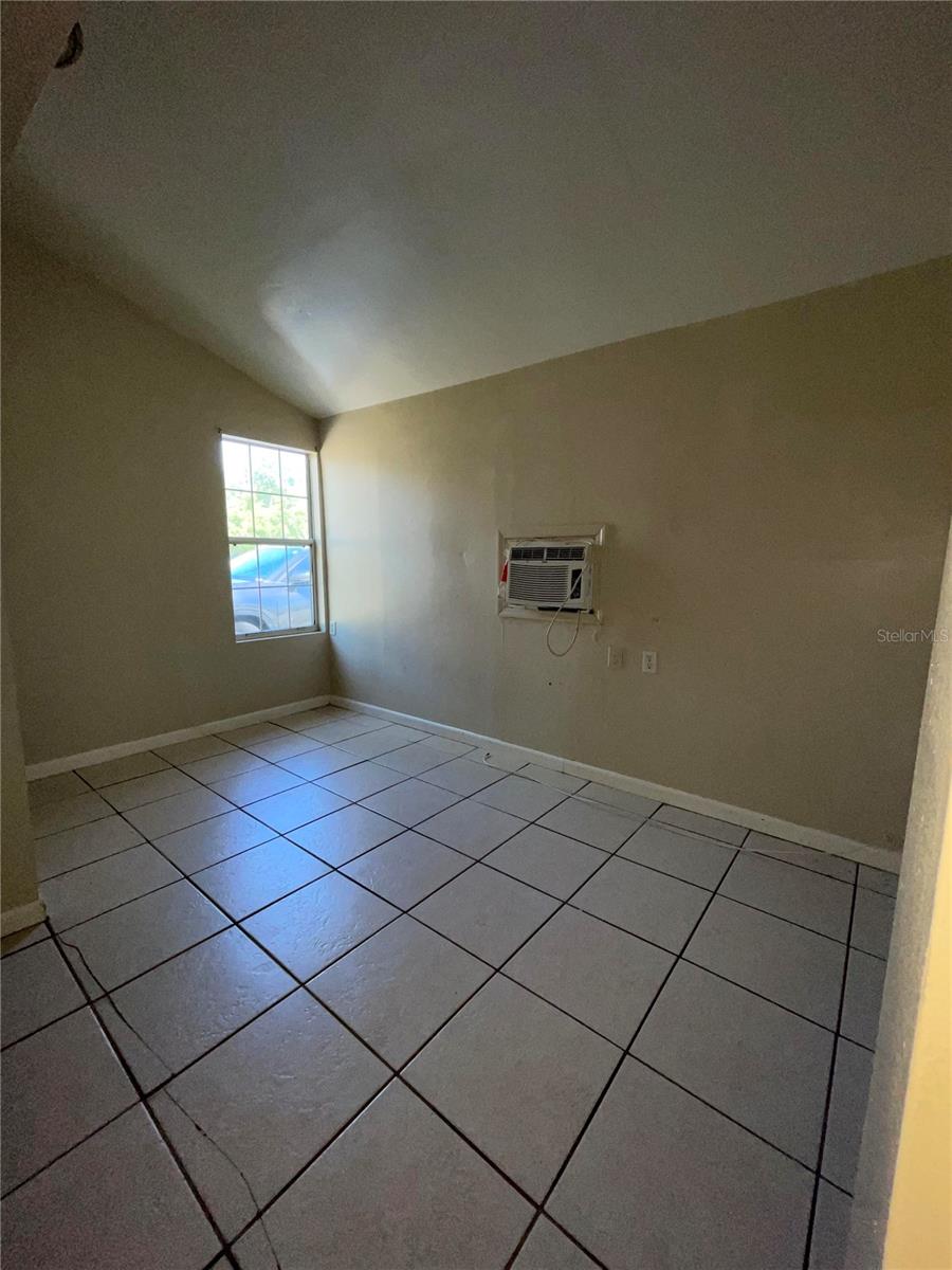2414 E ORANGE AVE, EUSTIS, FL, 32726