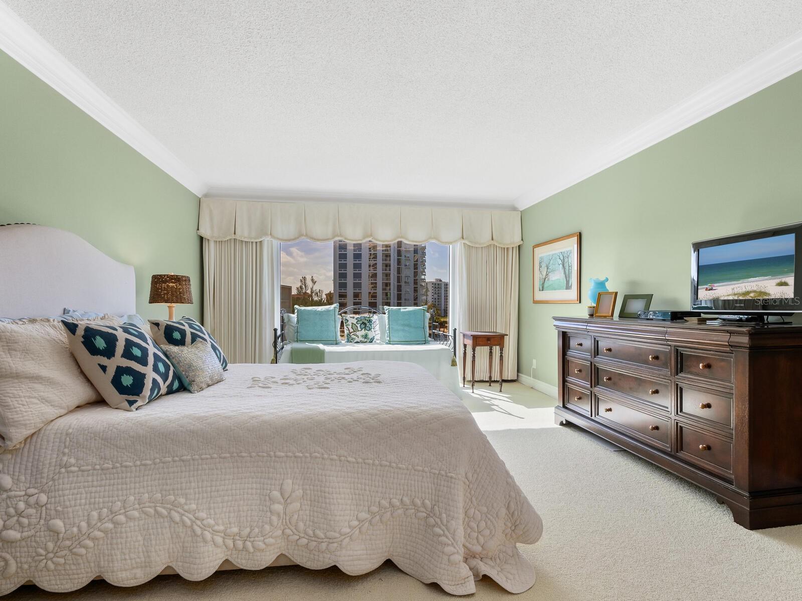 2525 GULF OF MEXICO DR #5A, LONGBOAT KEY, FL, 34228