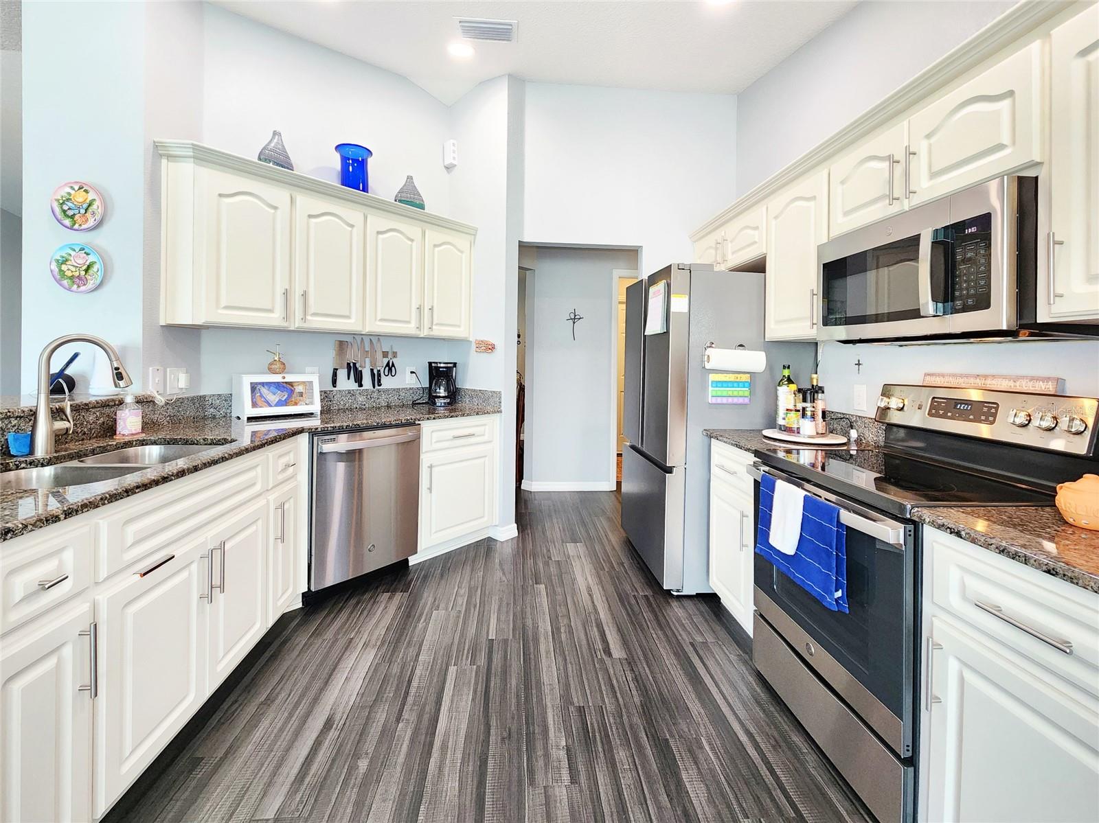 8442 PINEWOOD AVE, BROOKSVILLE, FL, 34613