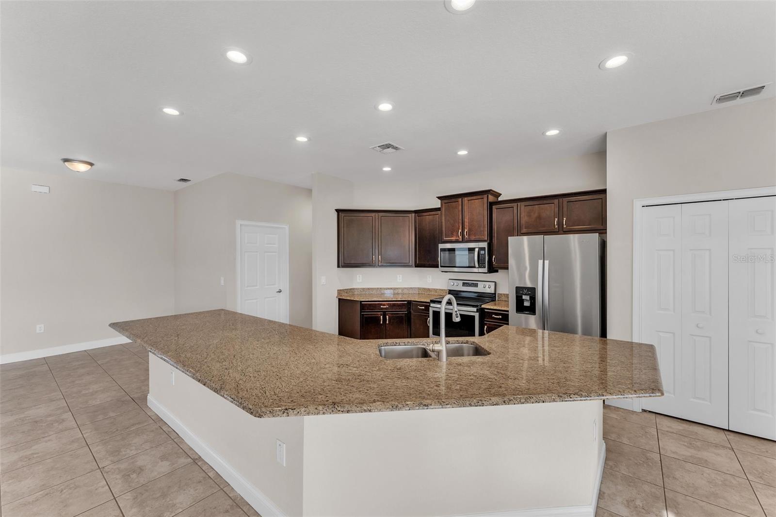 5946 VALENTINO WAY, LAKELAND, FL, 33812