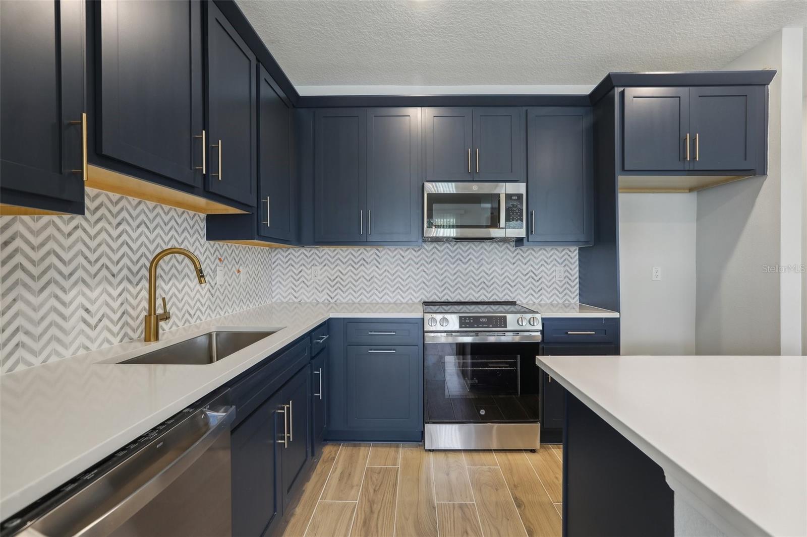 7274 DEER VALLEY CIR, TAMPA, FL, 33635