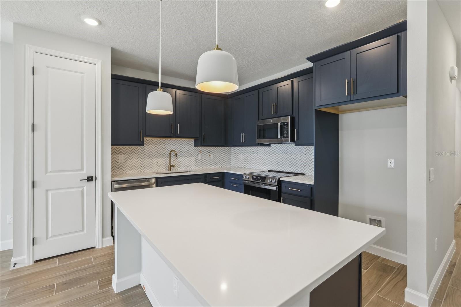 7274 DEER VALLEY CIR, TAMPA, FL, 33635