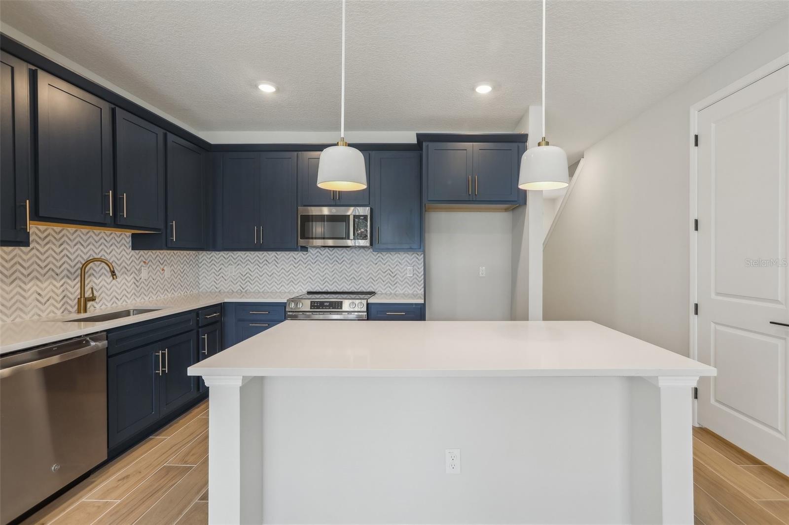 7274 DEER VALLEY CIR, TAMPA, FL, 33635