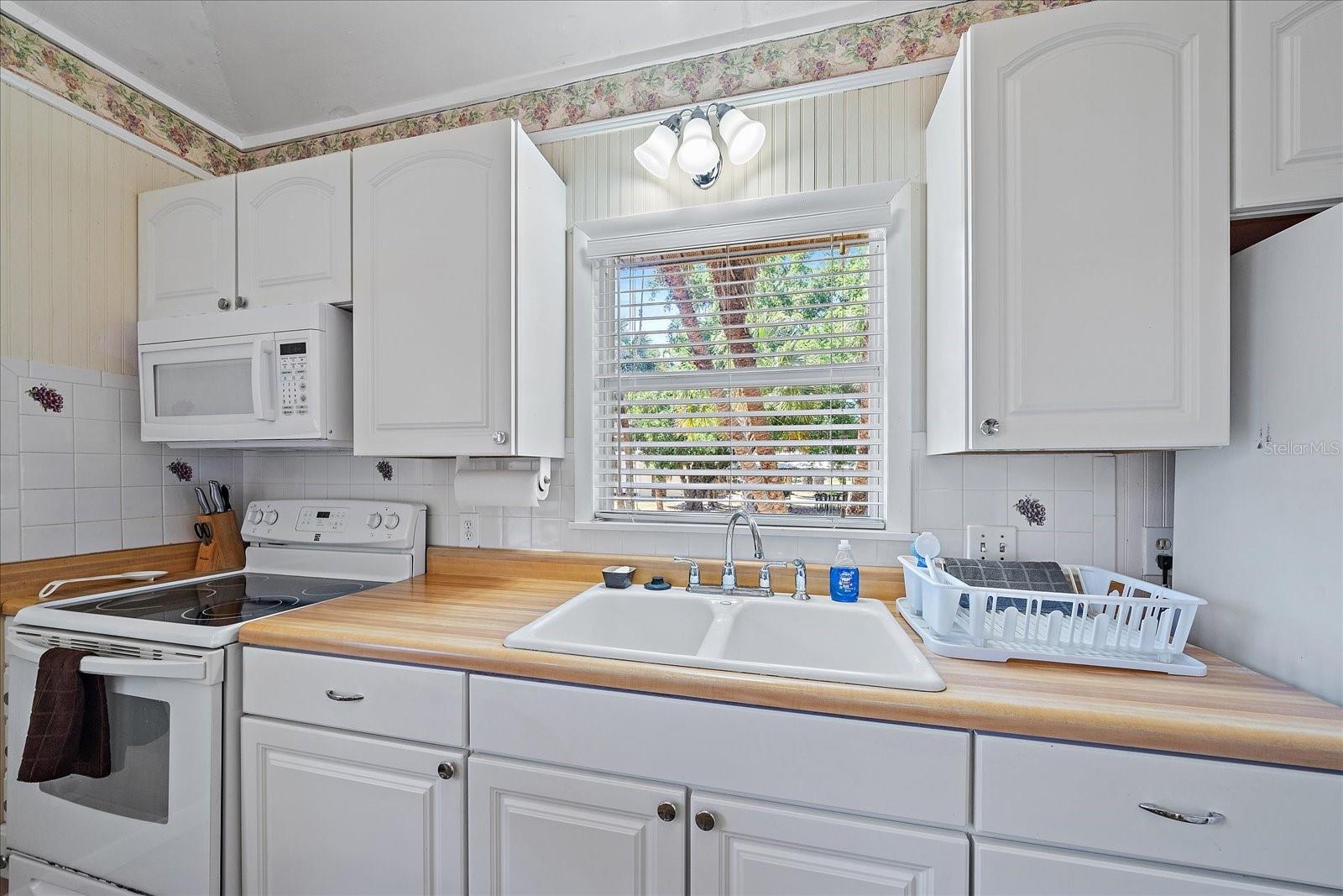 A4647903 Property Photo