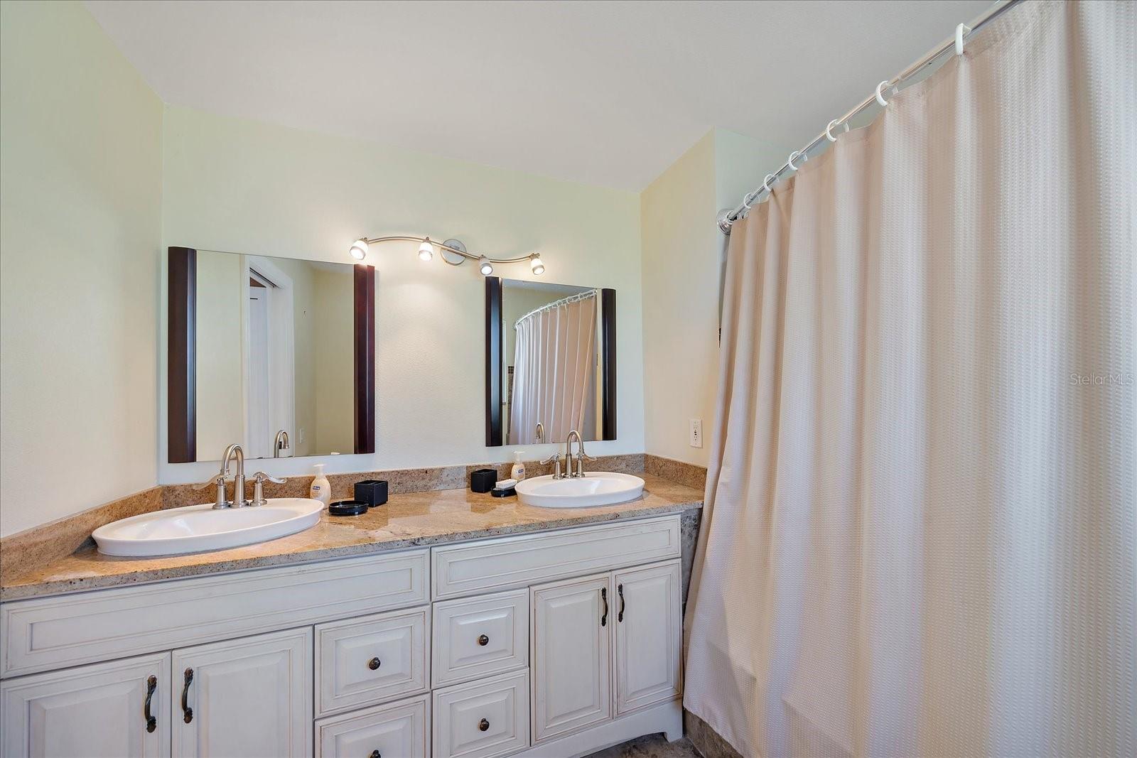 A4647903 Property Photo