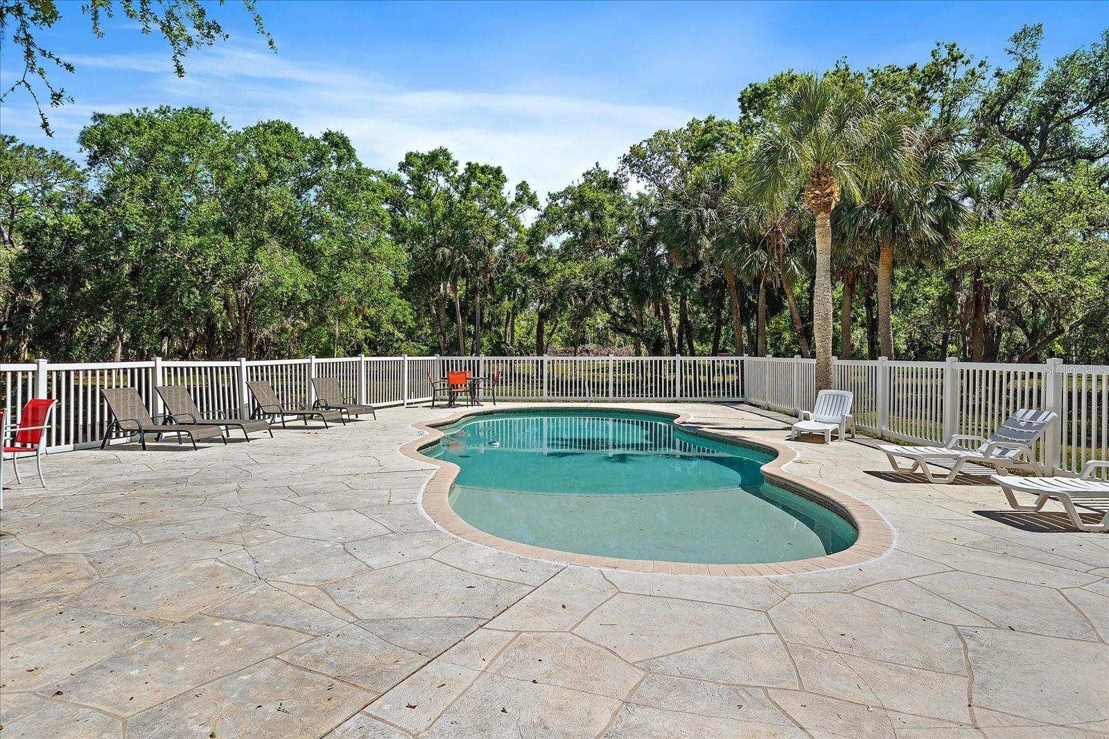 A4647903 Property Photo