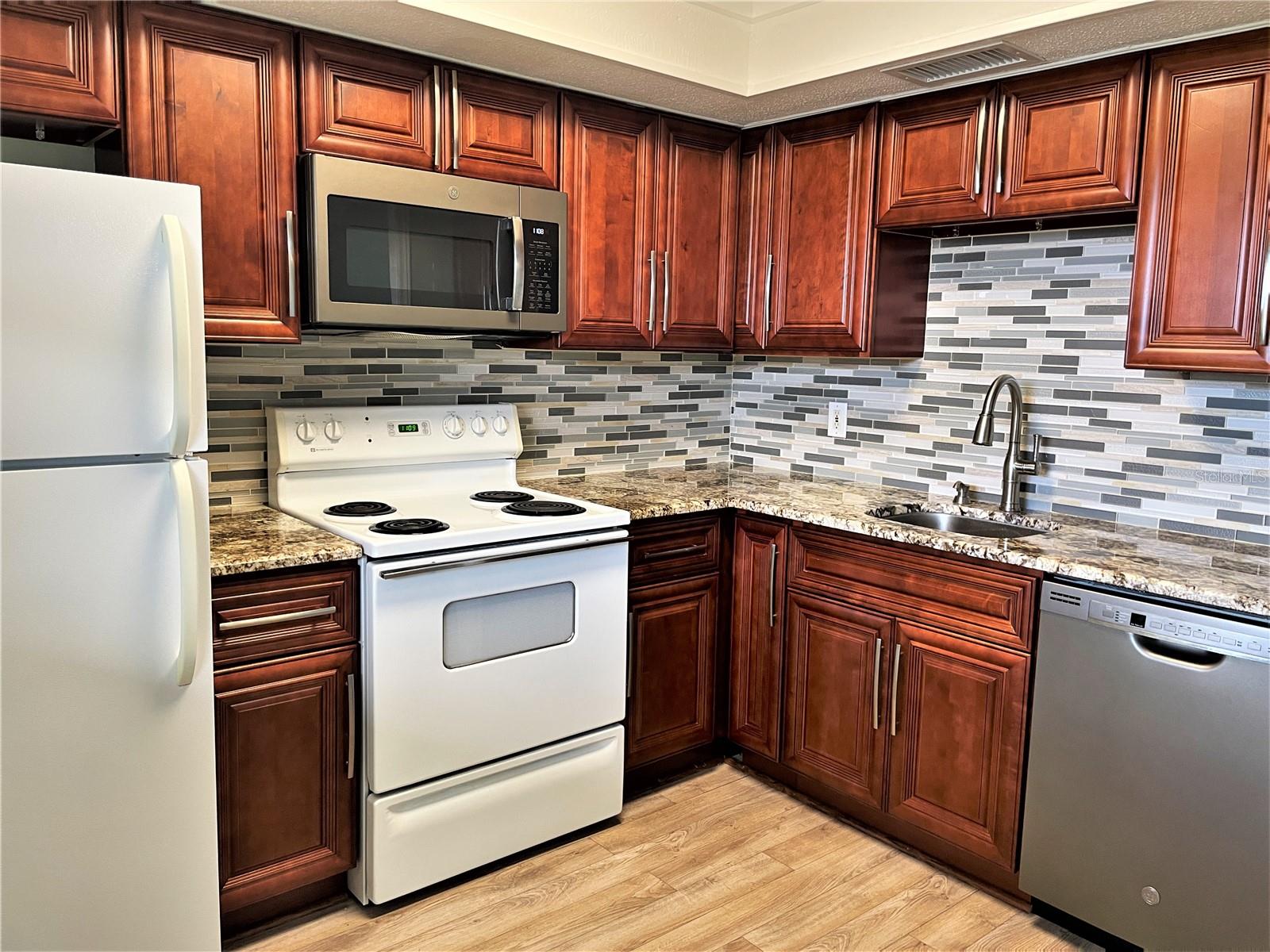 460 BASE AVE E #122, VENICE, FL, 34285