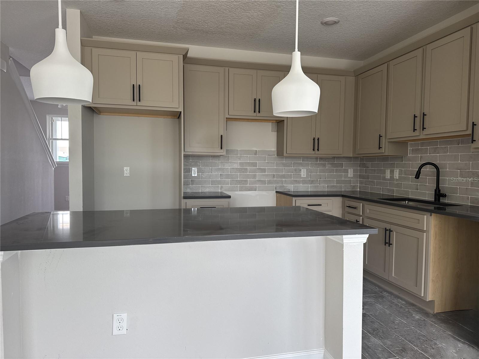 7284 DEER VALLEY CIR, TAMPA, FL, 33635