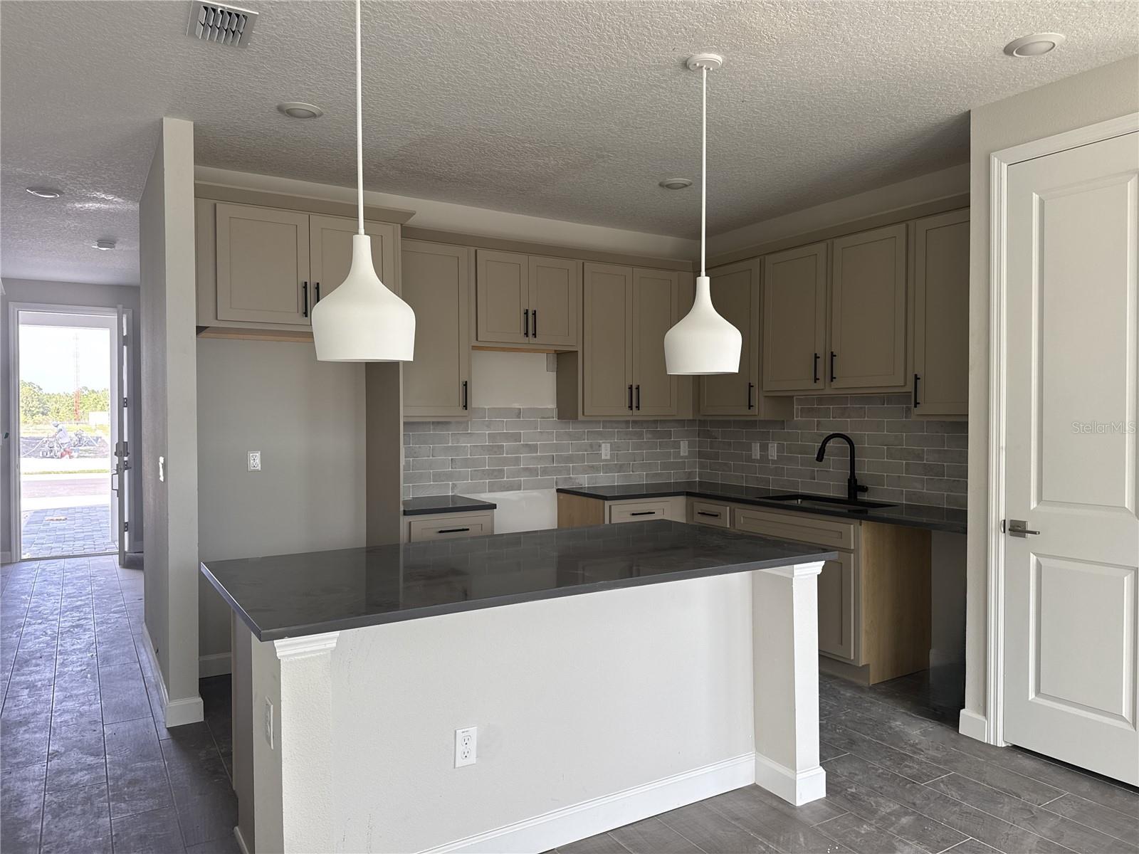 7284 DEER VALLEY CIR, TAMPA, FL, 33635