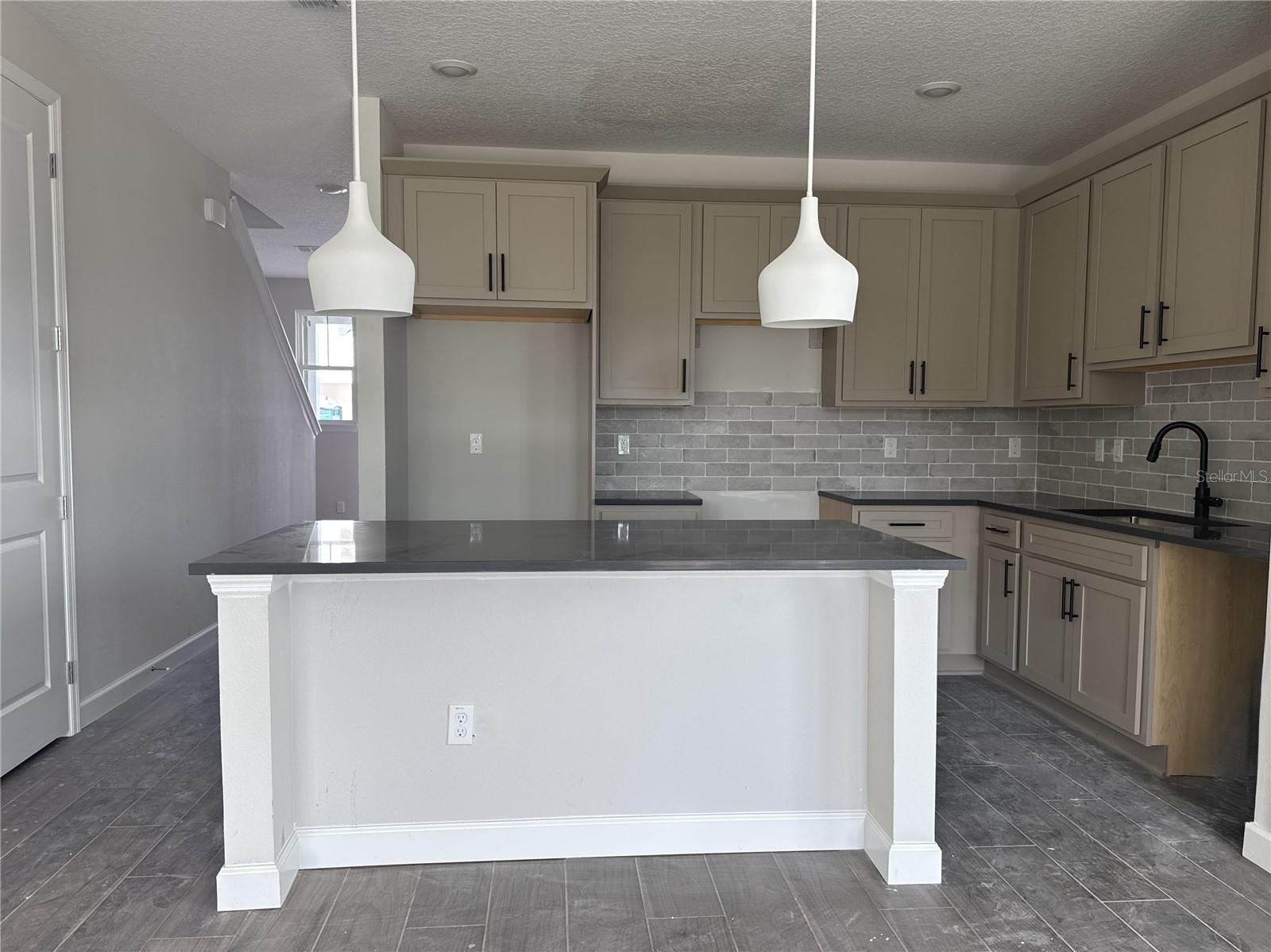7284 DEER VALLEY CIR, TAMPA, FL, 33635