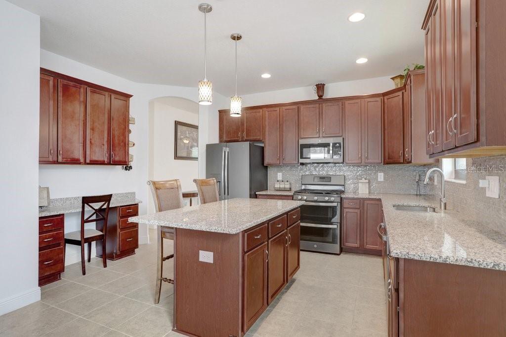 1214 FLORABLU DR, SEFFNER, FL, 33584