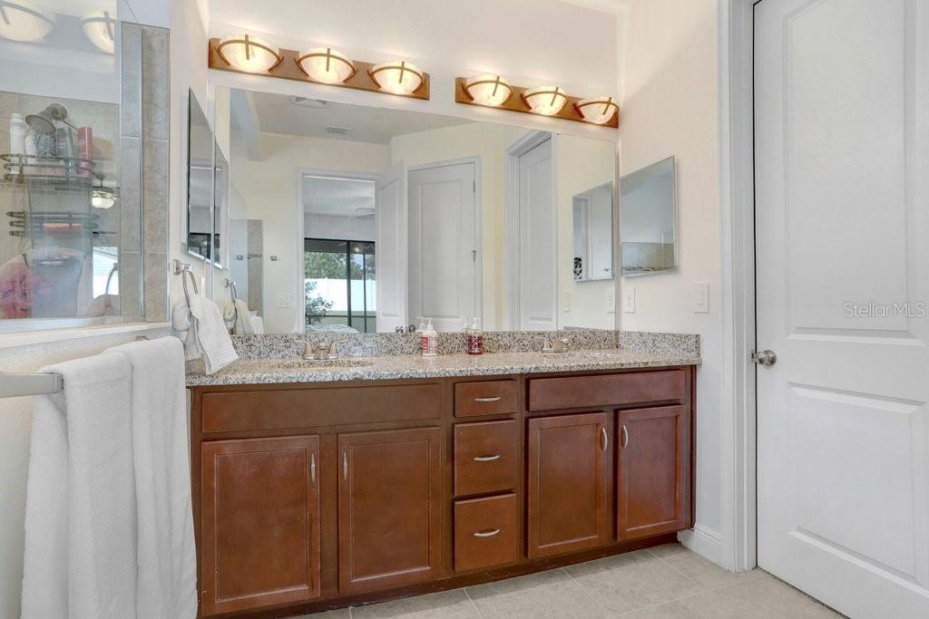 1214 FLORABLU DR, SEFFNER, FL, 33584
