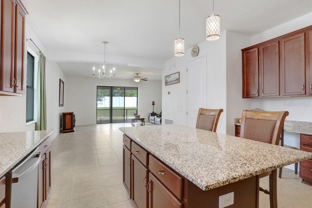 1214 FLORABLU DR, SEFFNER, FL, 33584