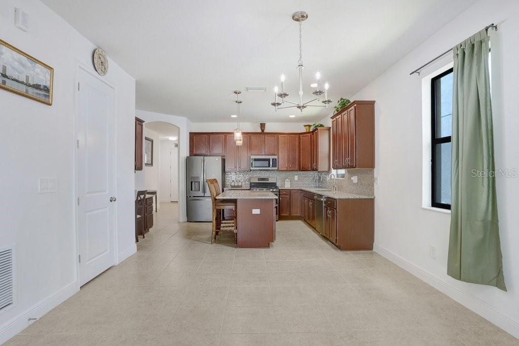 1214 FLORABLU DR, SEFFNER, FL, 33584