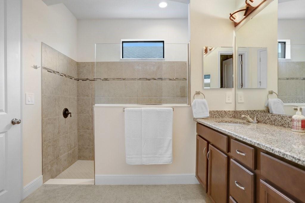 1214 FLORABLU DR, SEFFNER, FL, 33584