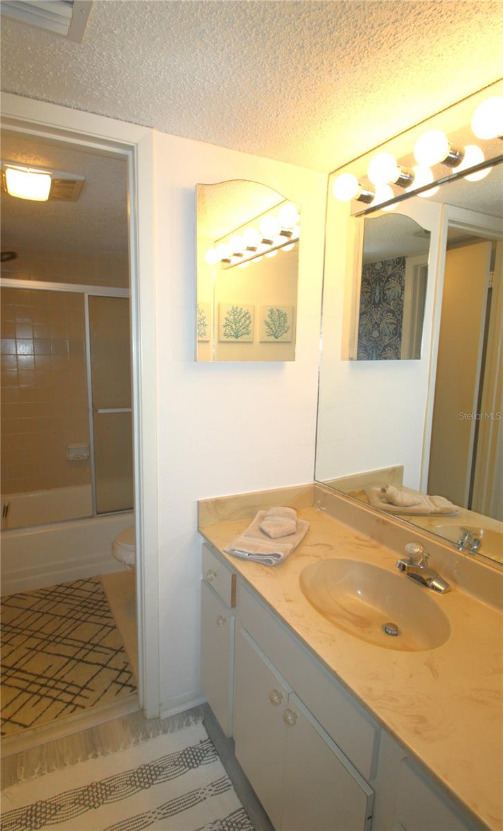 6120 43RD ST W #101B, BRADENTON, FL, 34210