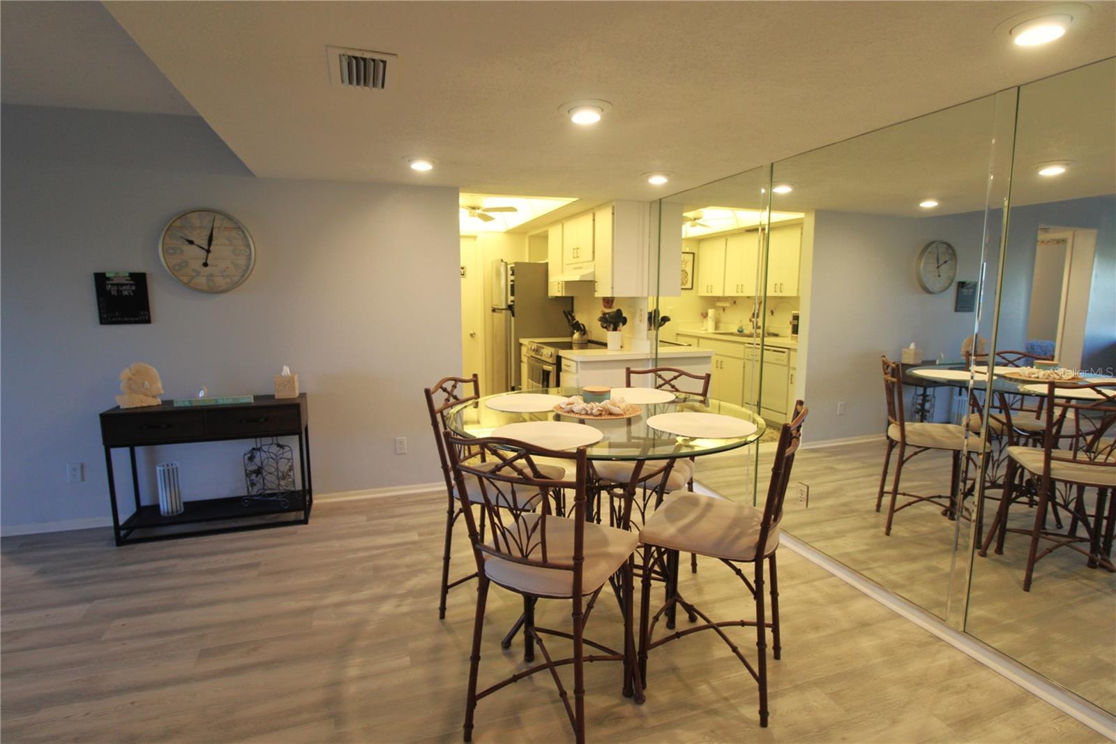 6120 43RD ST W #101B, BRADENTON, FL, 34210
