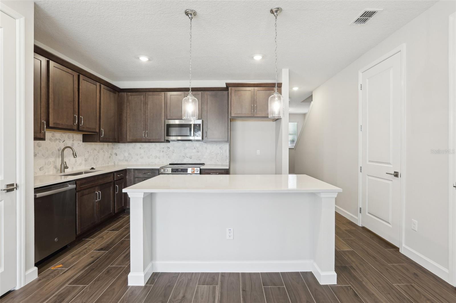 7294 DEER VALLEY CIR, TAMPA, FL, 33635