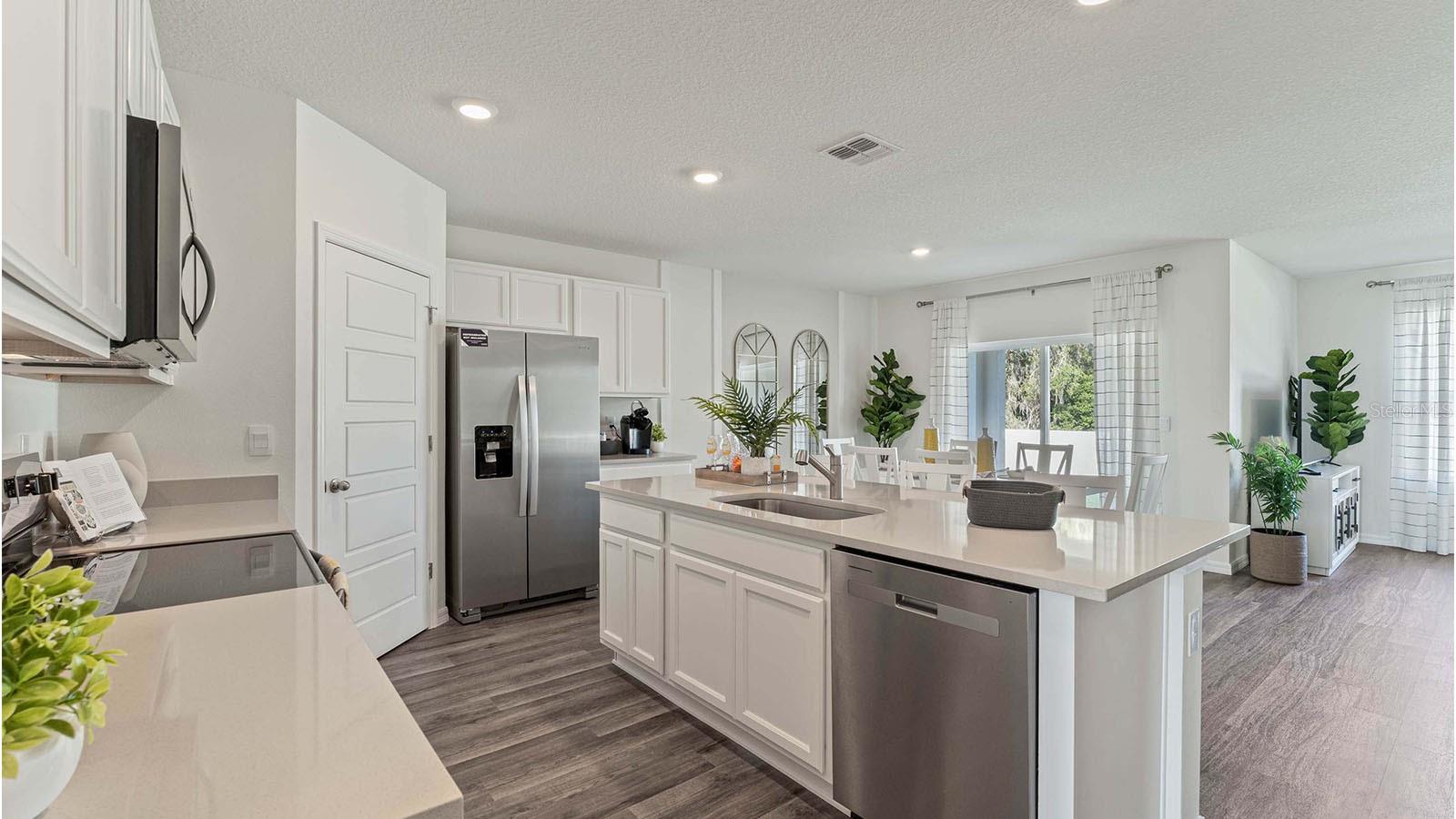 154 AMBERWOOD WAY, UMATILLA, FL, 32784