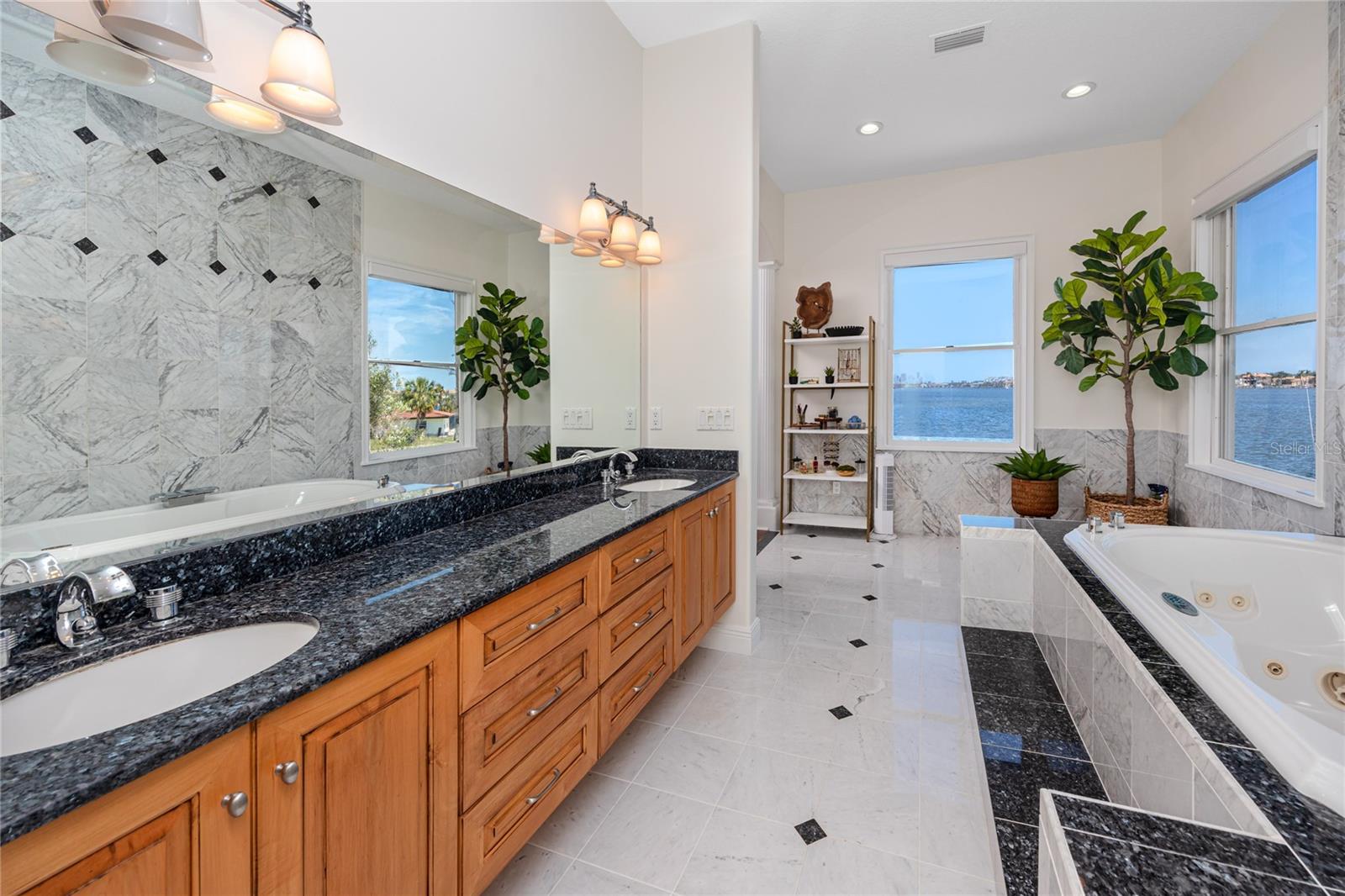 1901 CAROLINA AVE NE, ST PETERSBURG, FL, 33703