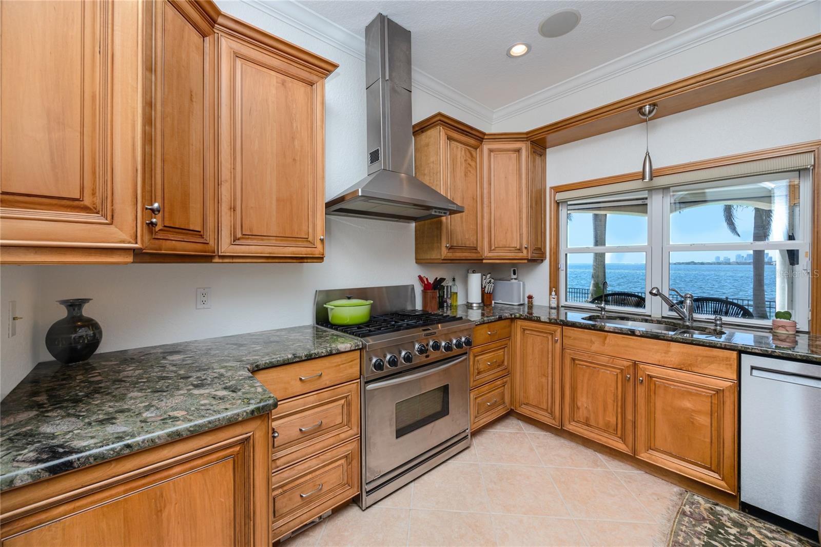 1901 CAROLINA AVE NE, ST PETERSBURG, FL, 33703