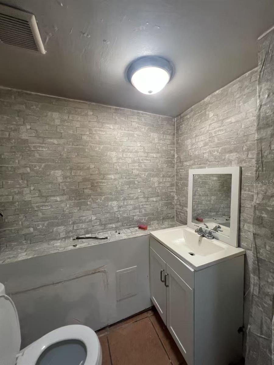 320 W COLONIAL DR, ORLANDO, FL, 32801