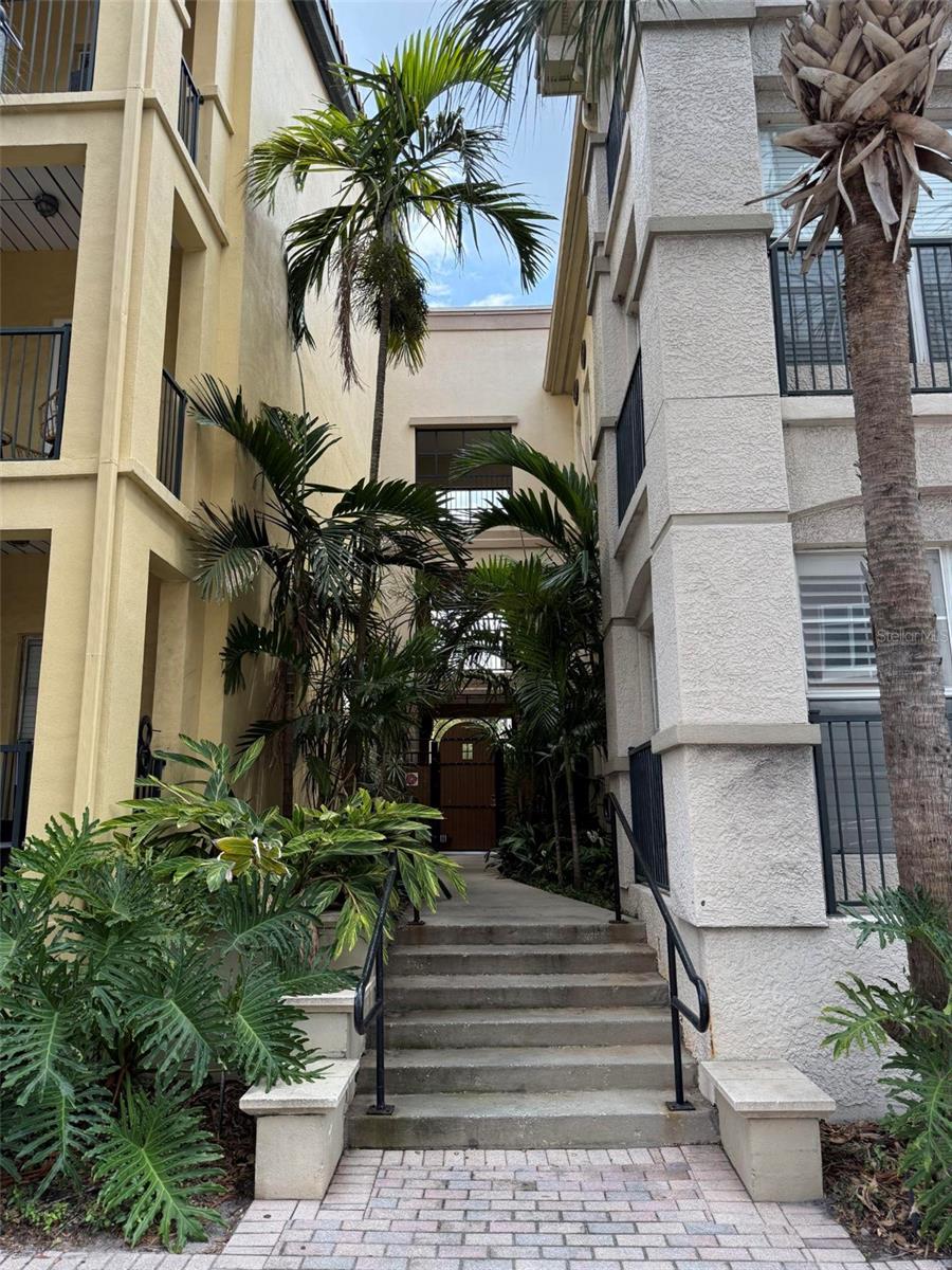 402 S ARMENIA AVE #127, TAMPA, FL, 33609
