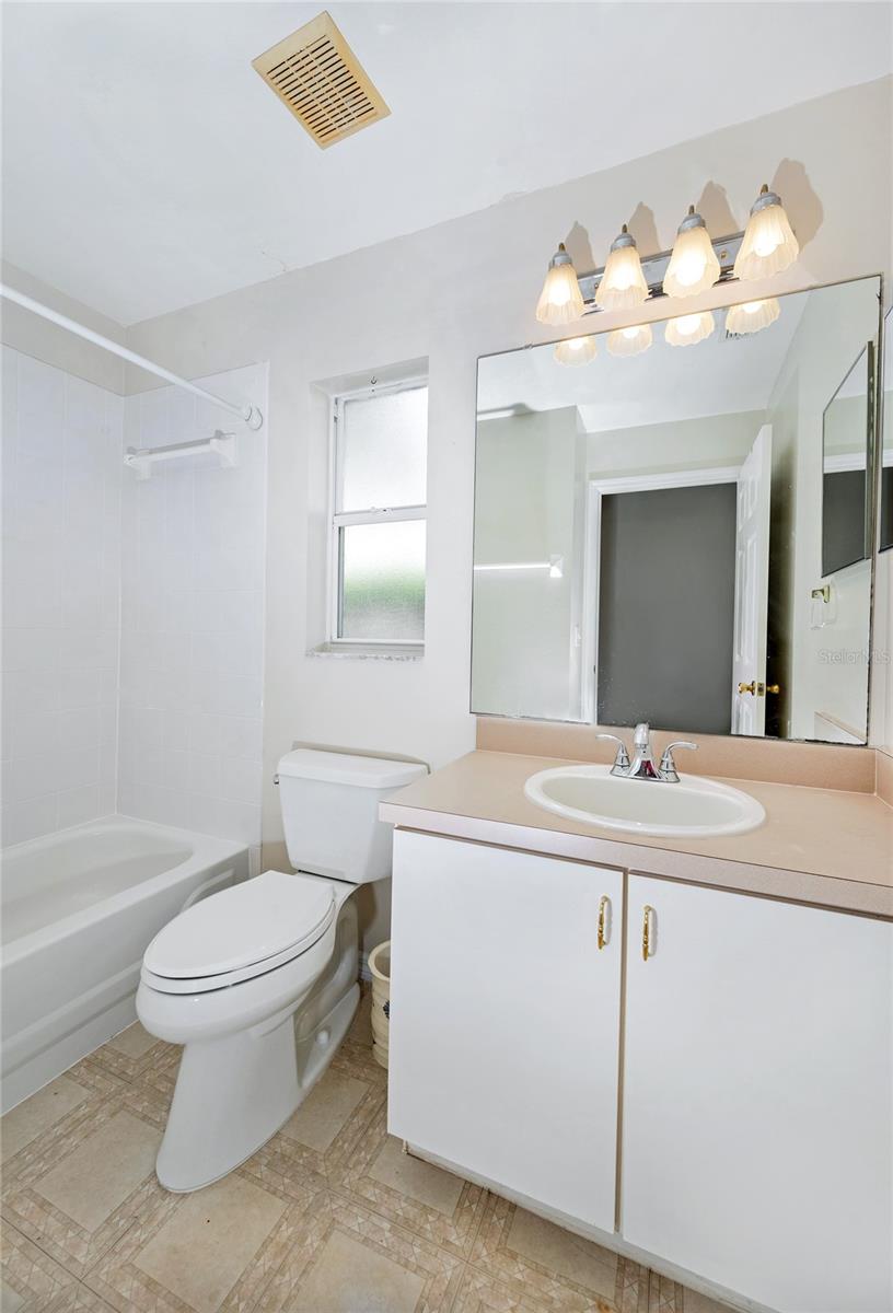 221 BAY ST, APOPKA, FL, 32712