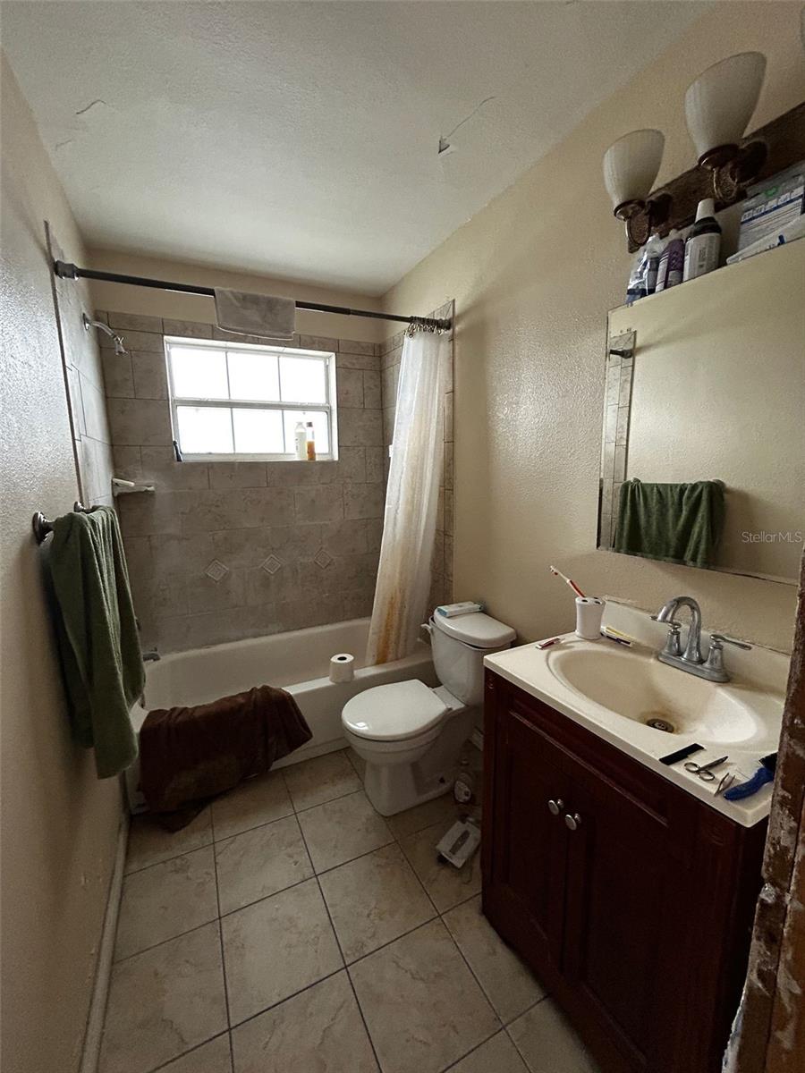 1735 NEW HAMPSHIRE AVE NE, ST PETERSBURG, FL, 33703