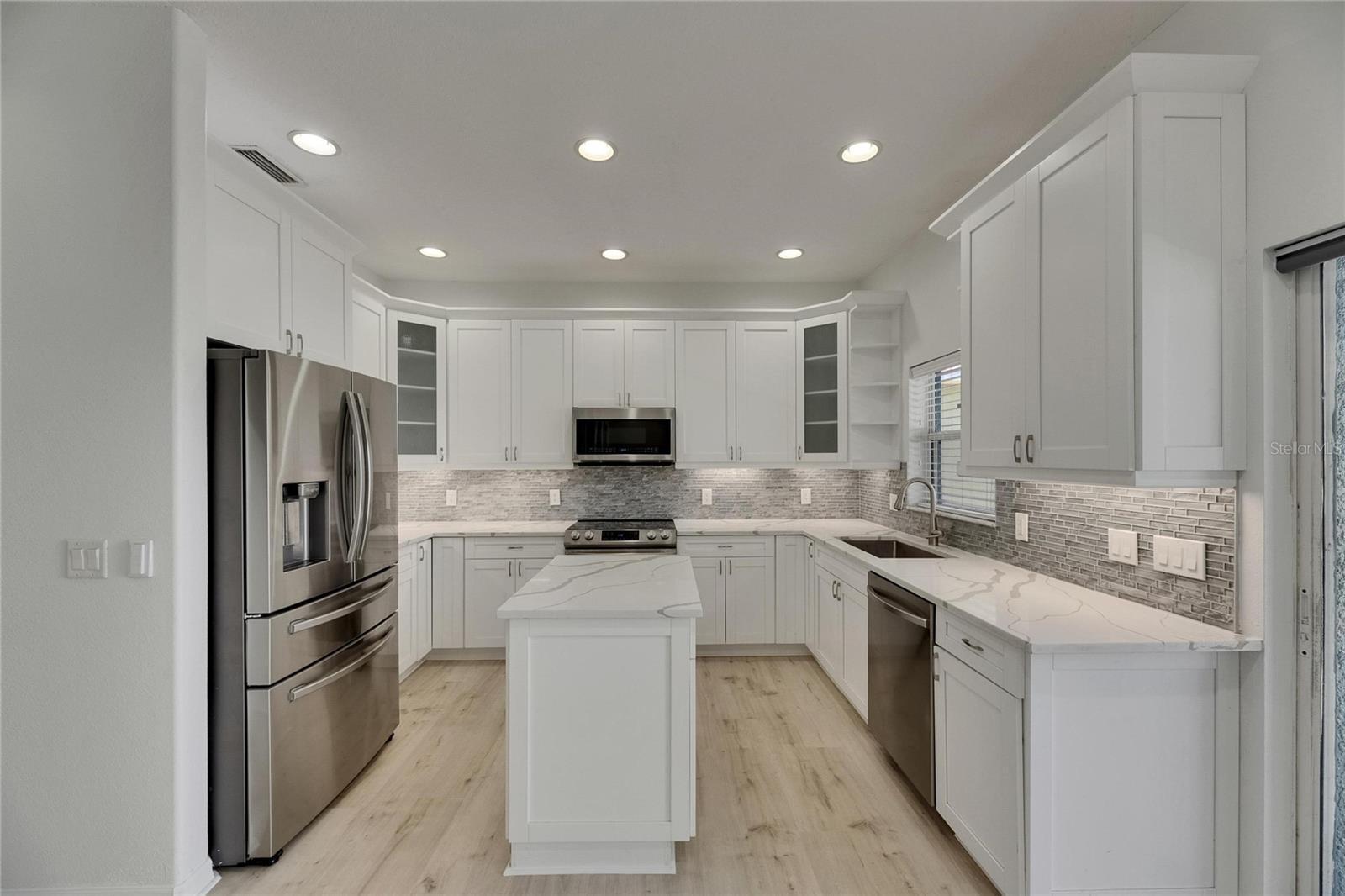 1806 MIRA LAGO CIR, RUSKIN, FL, 33570