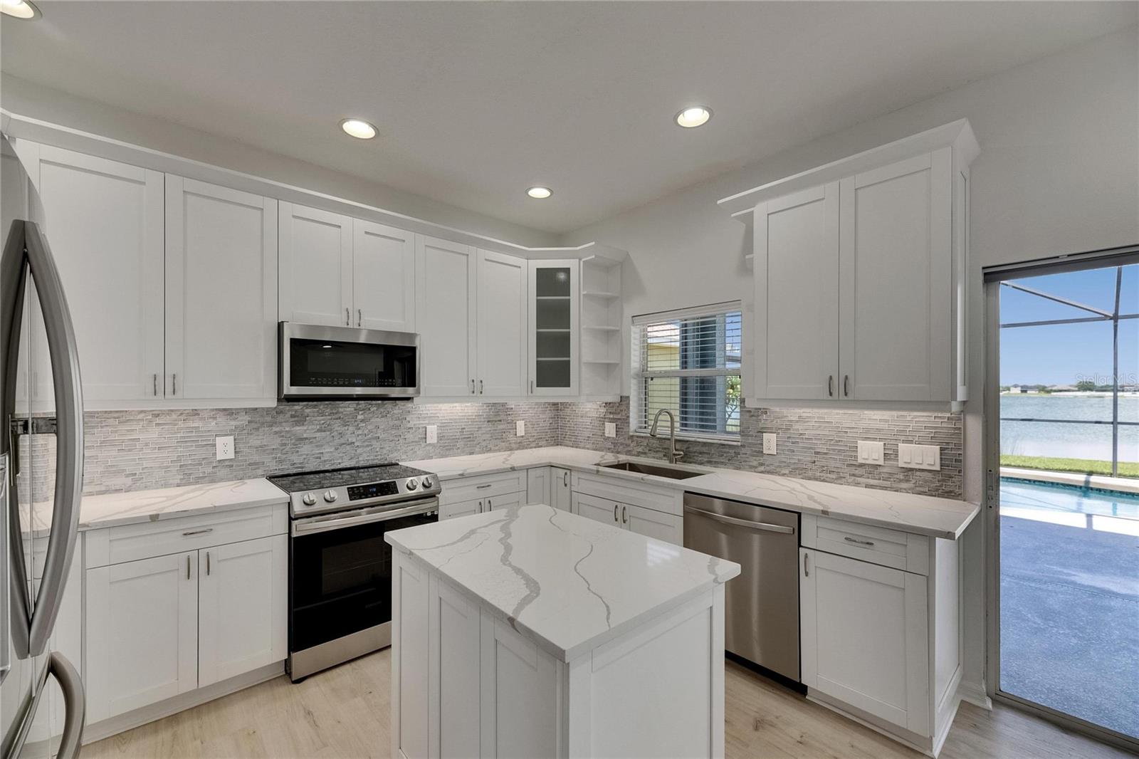 1806 MIRA LAGO CIR, RUSKIN, FL, 33570