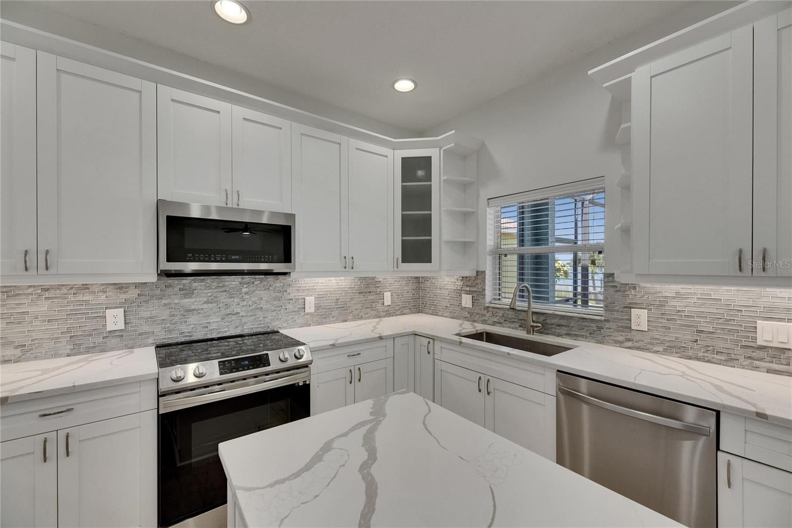 1806 MIRA LAGO CIR, RUSKIN, FL, 33570
