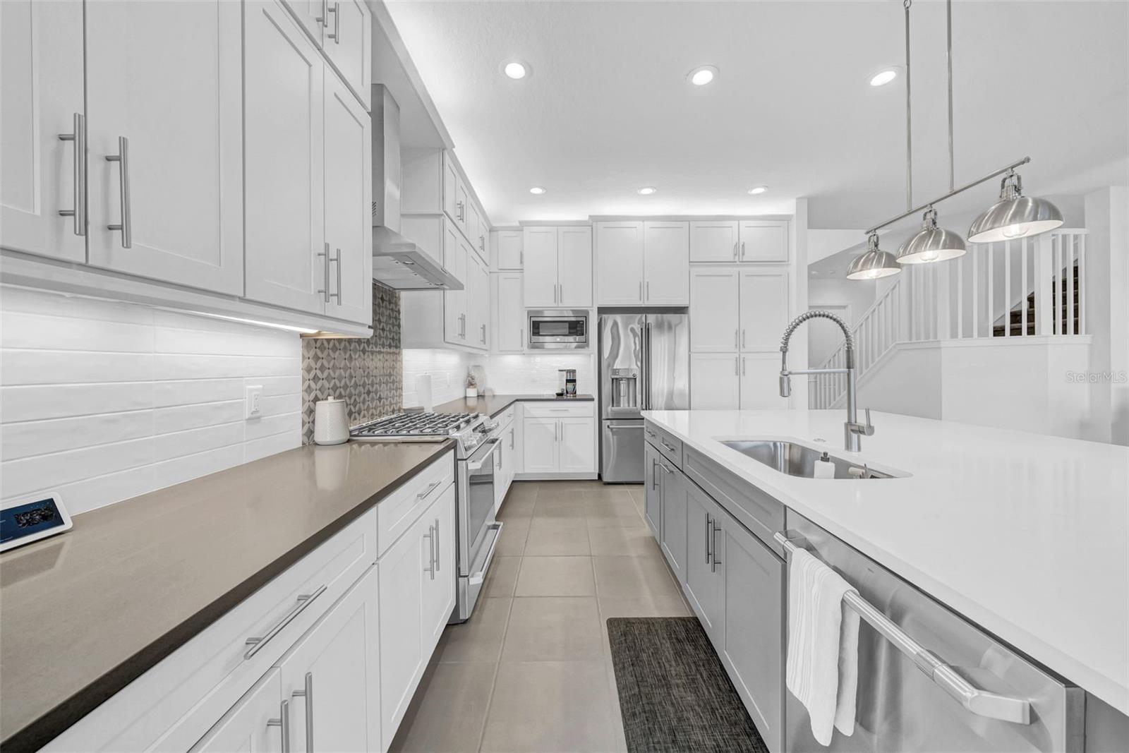 3096 GREAT BANYAN WAY, WESLEY CHAPEL, FL, 33543