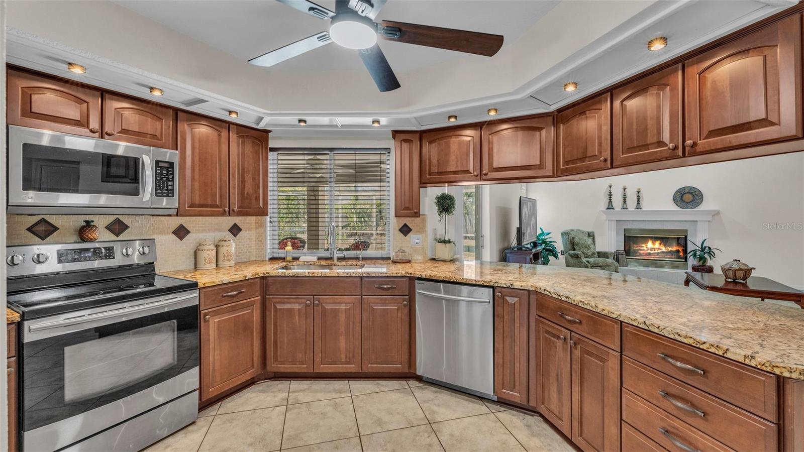 1920 FARRINGTON DR, LAKELAND, FL, 33809