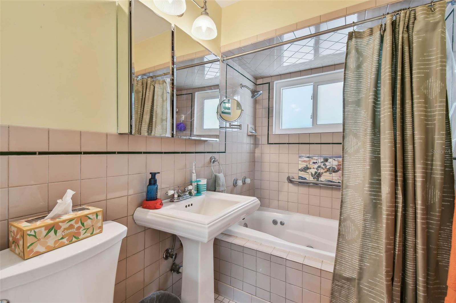 18102 2ND ST E, REDINGTON SHORES, FL, 33708