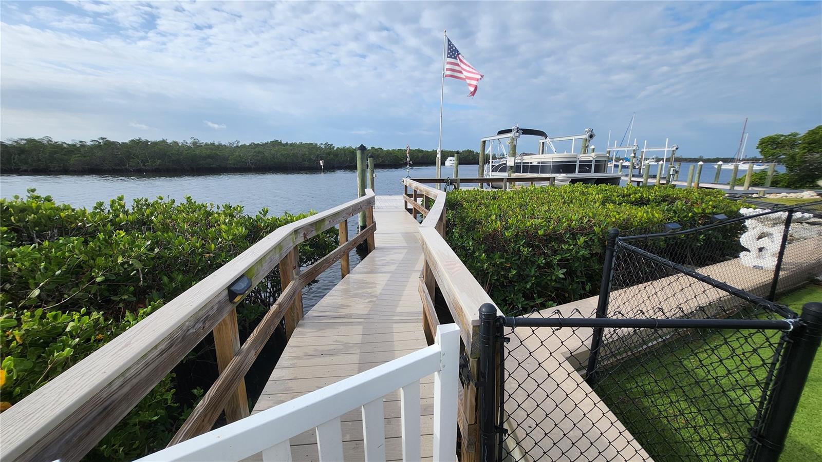 3302 W SHELL POINT RD, RUSKIN, FL, 33570